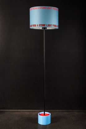 Bild von Lawrence Weiner – BLOOD FROM A STONE LIGHT FROM A STONE