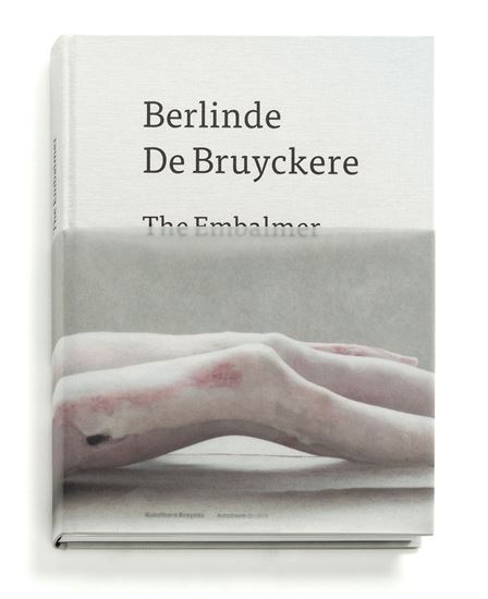 Bild von Berlinde De Bruyckere – The Embalmer